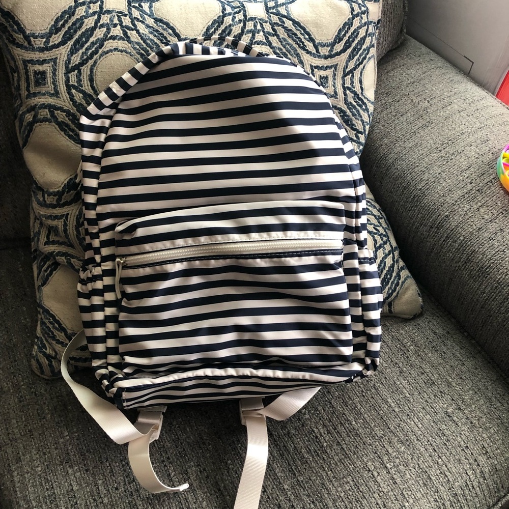 Backpack 🎒 - Picture 2 of 3